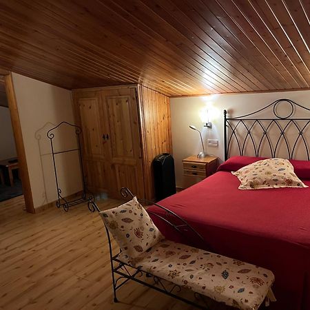 Hostal Cal Francisco Gosol Bagian luar foto