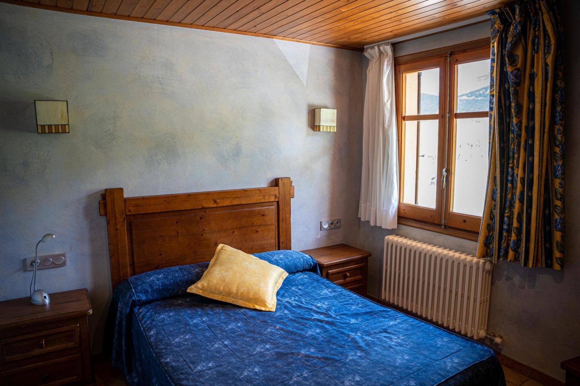 Hostal Cal Francisco Gosol Bagian luar foto