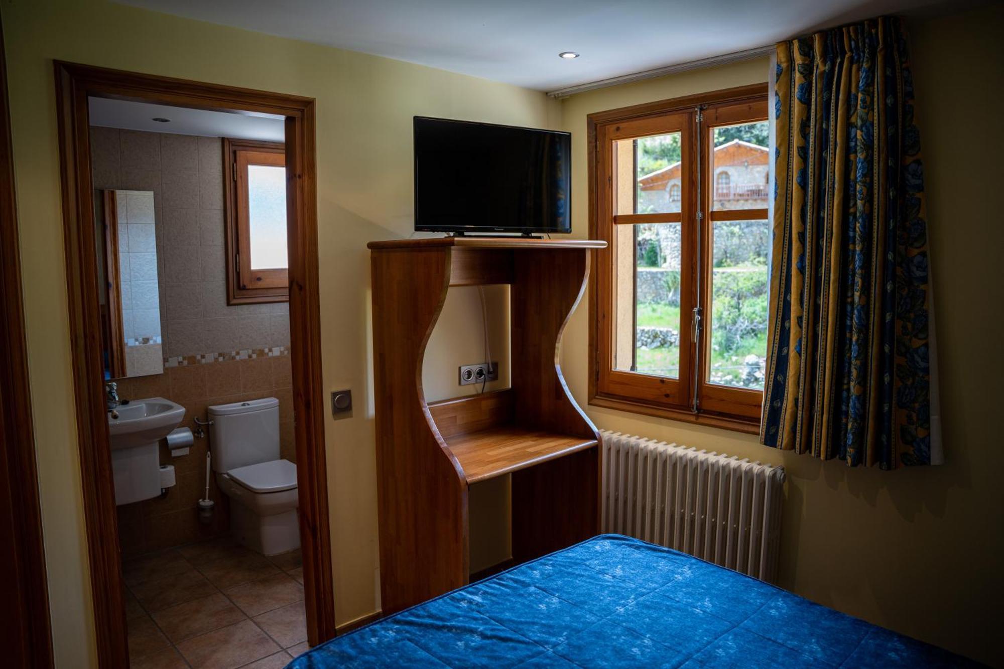 Hostal Cal Francisco Gosol Bagian luar foto