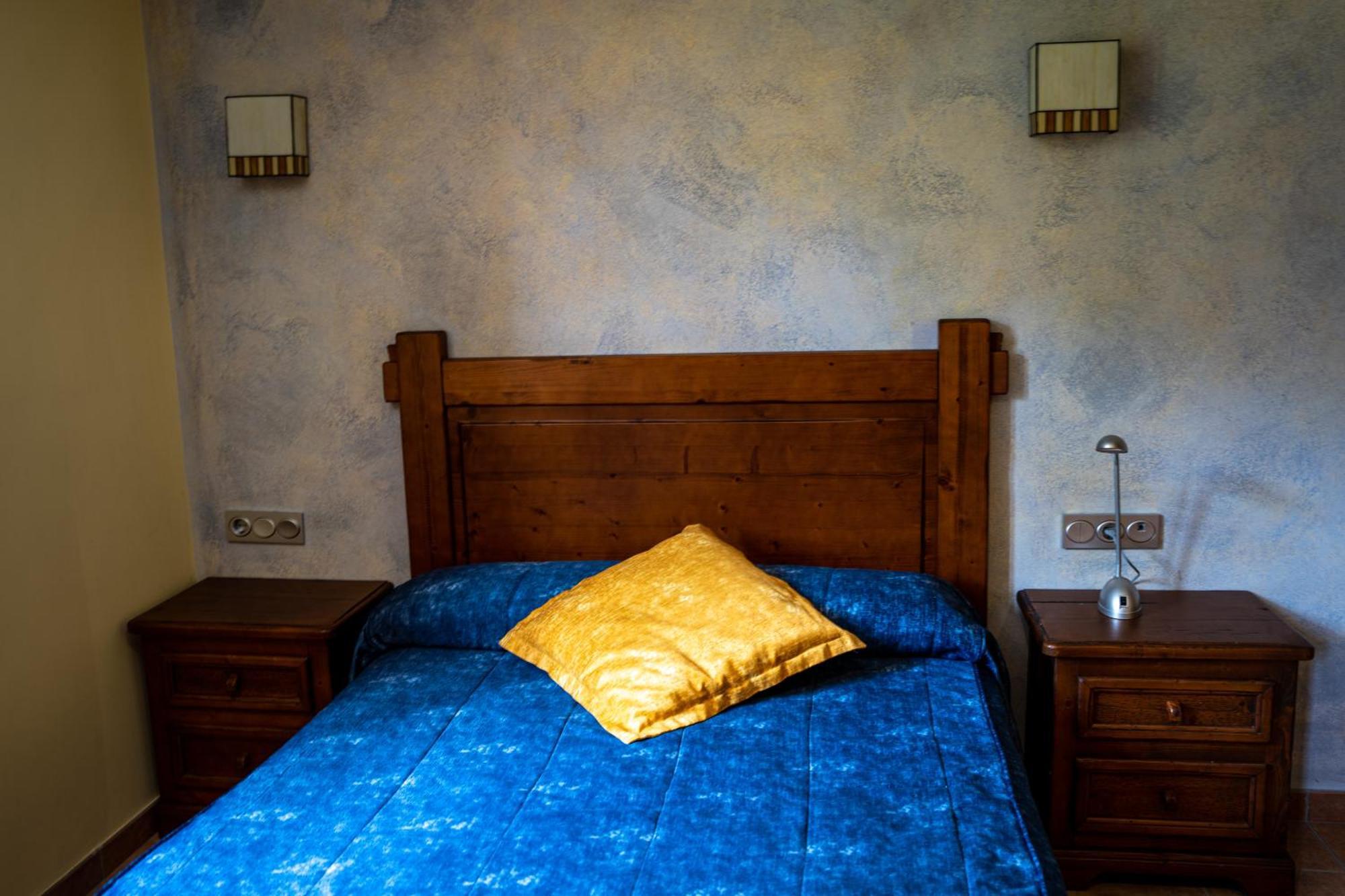 Hostal Cal Francisco Gosol Bagian luar foto