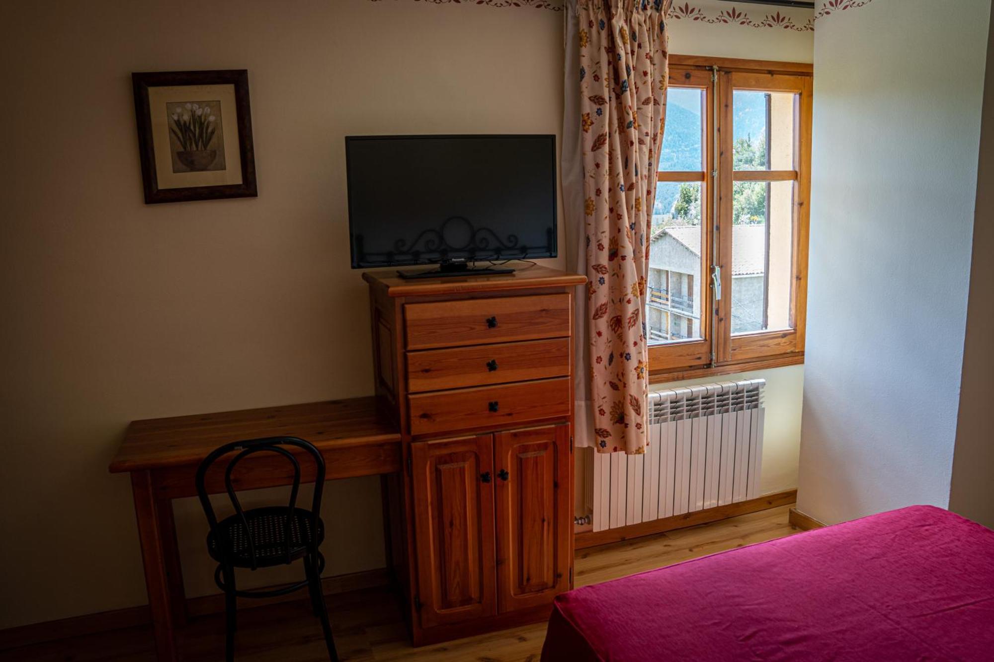 Hostal Cal Francisco Gosol Bagian luar foto