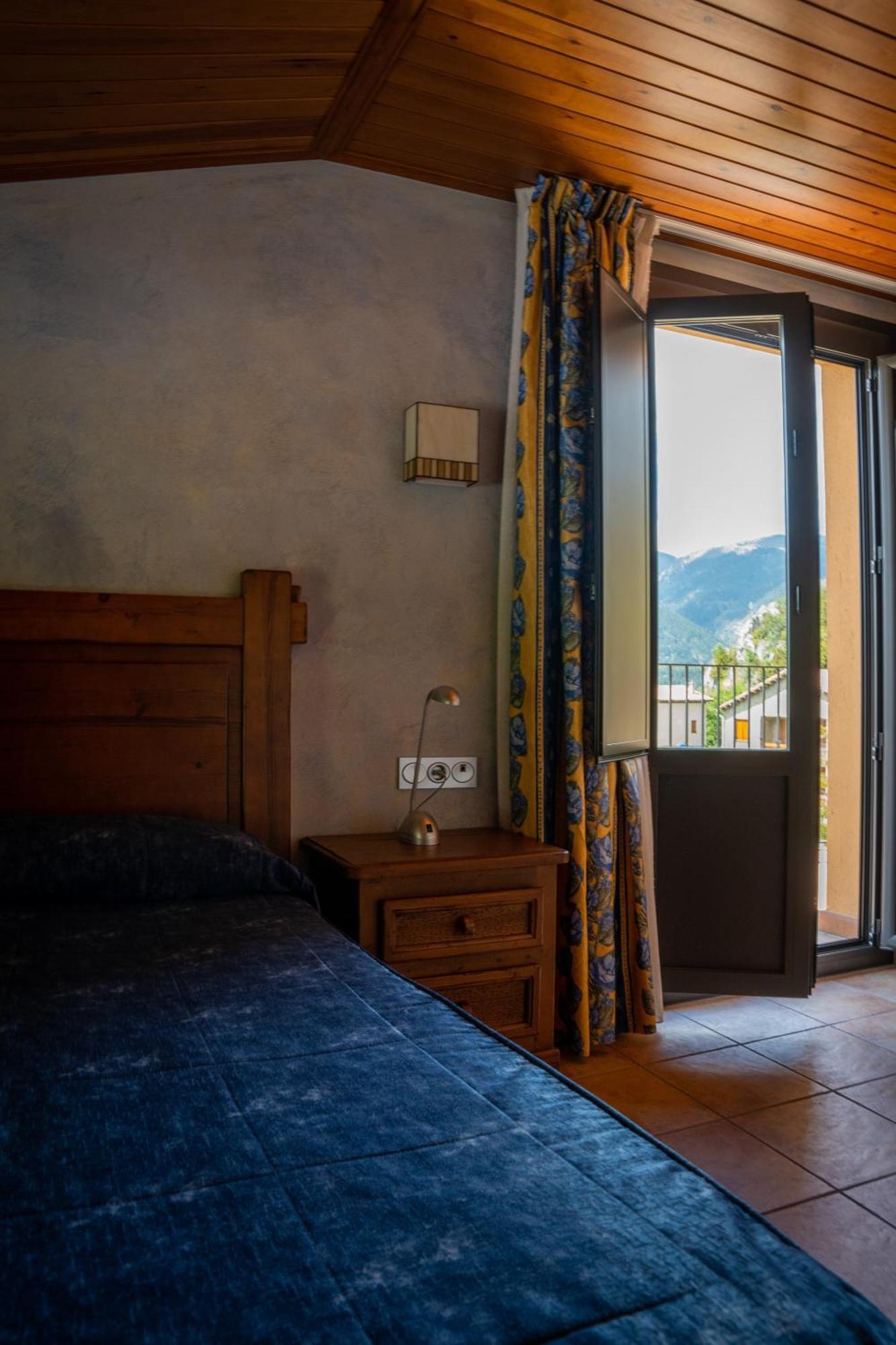 Hostal Cal Francisco Gosol Bagian luar foto